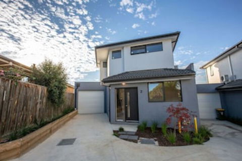 Trendy Sweet Home In Blackburn South - Kempsey Accommodation 0