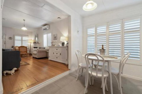 Amber Cottage Luxury Seaside Retreat With Outdoor Spa! - Kempsey Accommodation 5