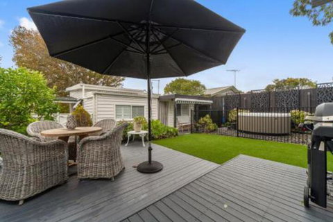 Amber Cottage Luxury Seaside Retreat With Outdoor Spa! - Kempsey Accommodation 0