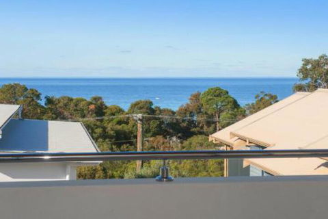 Opulent Oasis - Kempsey Accommodation 3