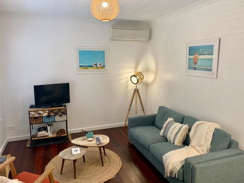 Yaringa Cottage...by The Sea - Kempsey Accommodation 3