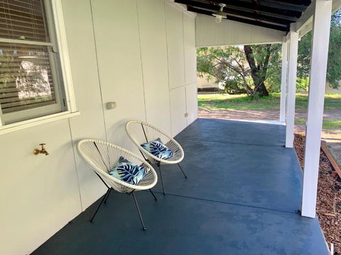 Yaringa Cottage...by The Sea - Kempsey Accommodation 5