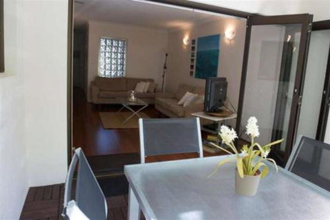 Absolute Beachfront Mooloolaba - Kempsey Accommodation 2