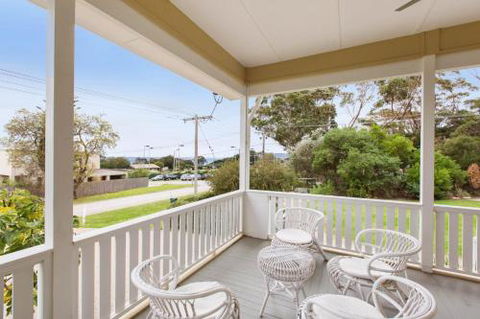 BEACHSIDE GETAWAY DROMANA - Kempsey Accommodation 1