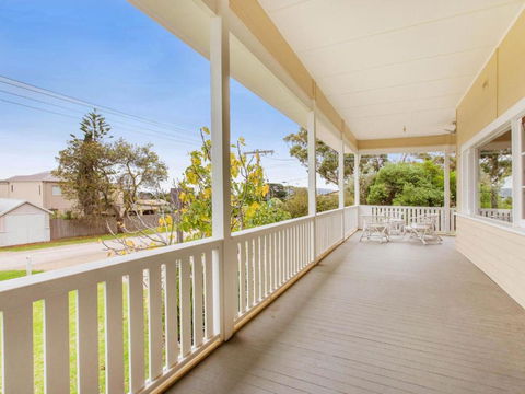 BEACHSIDE GETAWAY DROMANA - Kempsey Accommodation 5