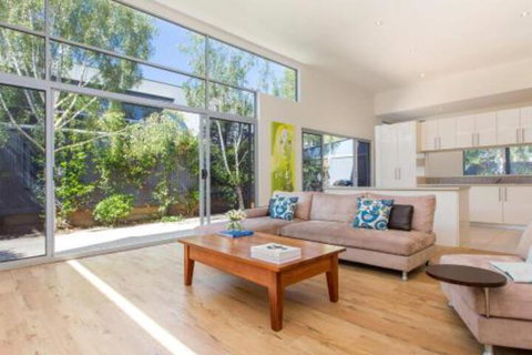 PALM COURT RETREAT MORNINGTON - Kempsey Accommodation 5