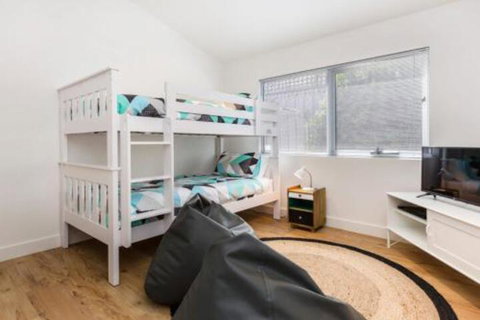 PALM COURT RETREAT MORNINGTON - Kempsey Accommodation 3