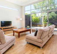 PALM COURT RETREAT MORNINGTON - Kempsey Accommodation