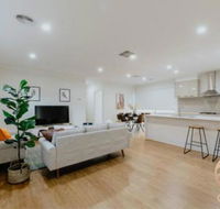 118 Refreshing 3BR Werribee Family House - Kempsey Accommodation