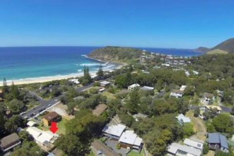 BEACHSIDE VILLA 2 - Kempsey Accommodation 6