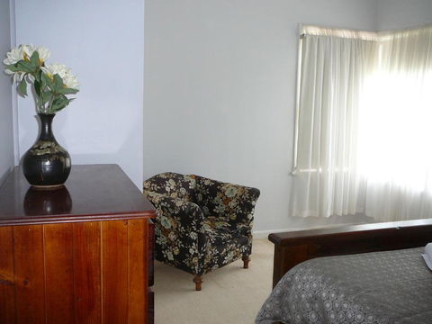 BEACHPOINT COTTAGE - Kempsey Accommodation 6