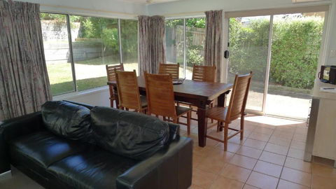 BEACHPOINT COTTAGE - Kempsey Accommodation 3