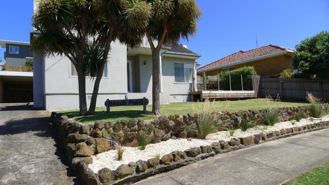 BEACHPOINT COTTAGE - Kempsey Accommodation 2