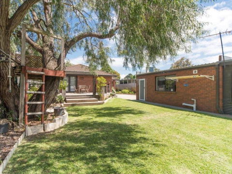 Family Foreshore Favourite - Kempsey Accommodation 4