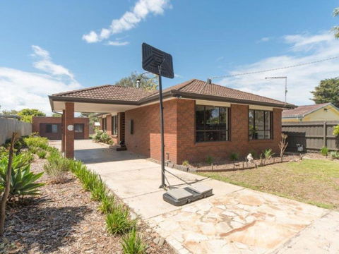 Family Foreshore Favourite - Kempsey Accommodation 6