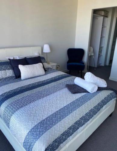 LOCATION LOCATION CITY VIEWS NETFLIX WIFI WINE - Kempsey Accommodation 6