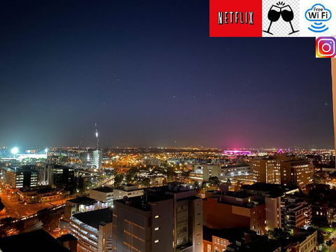 LOCATION LOCATION CITY VIEWS NETFLIX WIFI WINE - Kempsey Accommodation 2