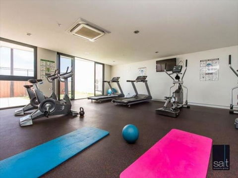 LOCATION LOCATION CITY VIEWS NETFLIX WIFI WINE - Kempsey Accommodation 3