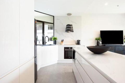 THE HYDEAWAY LUXE HYDE PARK CITY APARTMENT Hosted By LAbode Accommodation - Kempsey Accommodation 3