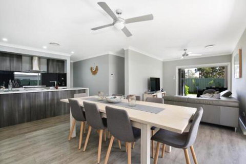 Wowly Waters Pet Friendly 1 Min Walk To Beach - Kempsey Accommodation 5