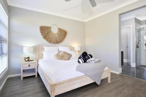 Wowly Waters Pet Friendly 1 Min Walk To Beach - Kempsey Accommodation 3