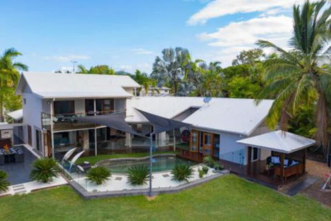 Absolute Lakefront Port Douglas - Kempsey Accommodation 5