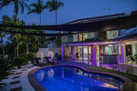 Absolute Lakefront Port Douglas - Kempsey Accommodation 2