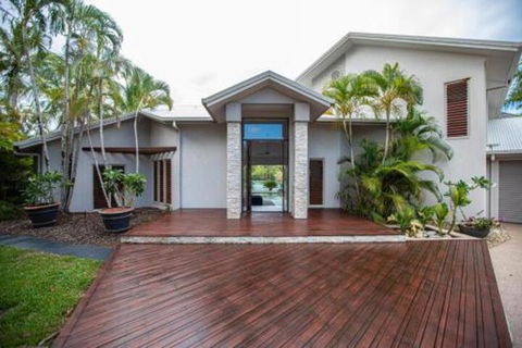 Absolute Lakefront Port Douglas - Kempsey Accommodation 7