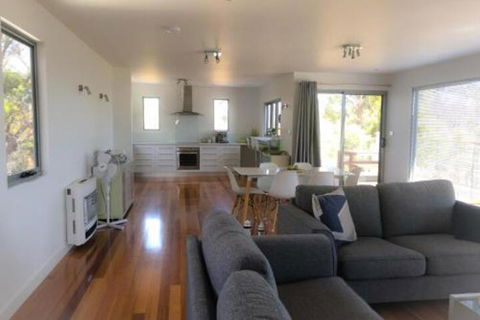 BAY Of FIRES BEACH SHACK Ocean Views From A Modern Beachhouse - Kempsey Accommodation 2