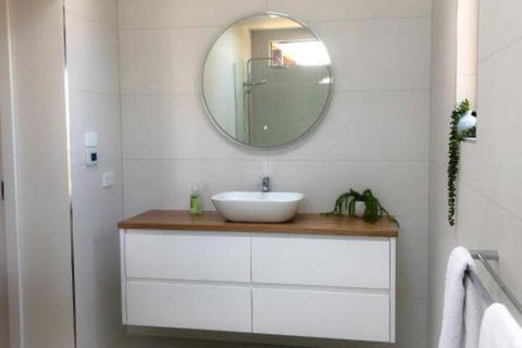 BAY Of FIRES BEACH SHACK Ocean Views From A Modern Beachhouse - Kempsey Accommodation 4
