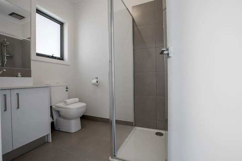 Comfy And Warm Home In Point Cook - Kempsey Accommodation 6