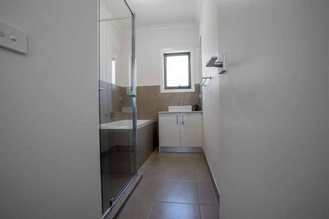 Comfy And Warm Home In Point Cook - Kempsey Accommodation 2