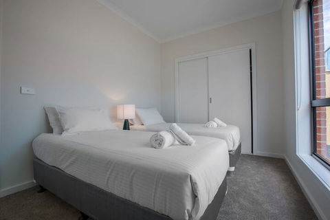 Comfy And Warm Home In Point Cook - Kempsey Accommodation 3