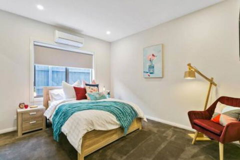 Dromana Beach House For Two Families. - Kempsey Accommodation 5