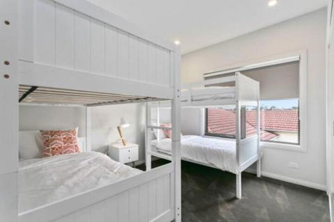Dromana Beach House For Two Families. - Kempsey Accommodation 4