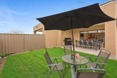 Dromana Beach House For Two Families. - Kempsey Accommodation 6