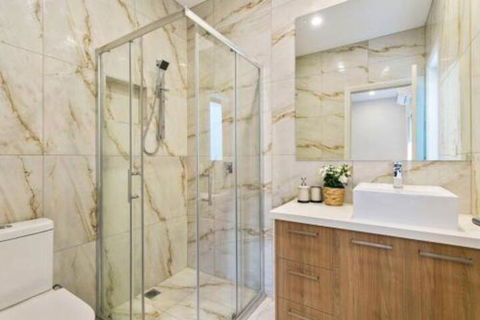 Dromana Beach House For Two Families. - Kempsey Accommodation 2