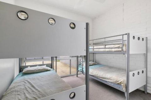 THE BEACH HIVE PET FRIENDLY (OUTSIDE ONLY) INLET SIDE - Kempsey Accommodation 3