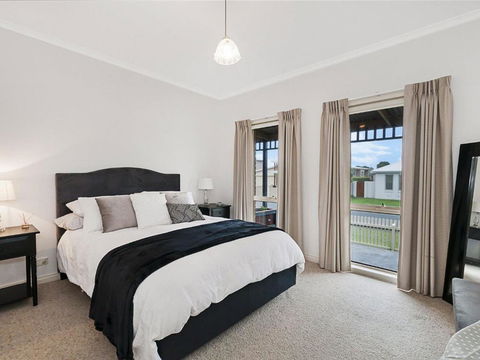 GUILDFORD COTTAGE - Kempsey Accommodation 6