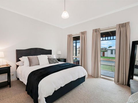 GUILDFORD COTTAGE - Kempsey Accommodation 5