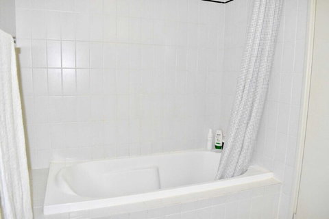 Convenient City Aprt For 2 W / Pool Gym Tennis Court - Kempsey Accommodation 6