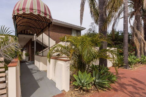 B6 Cafes & Restaurants Close To UWA - Kempsey Accommodation 1