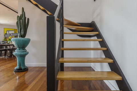 Fabulous Fitzroy Converted Warehouse - Kempsey Accommodation 4