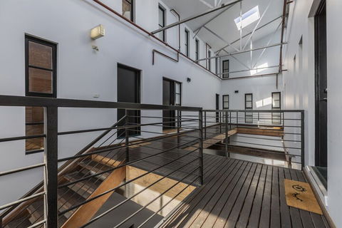 Fabulous Fitzroy Converted Warehouse - Kempsey Accommodation 7
