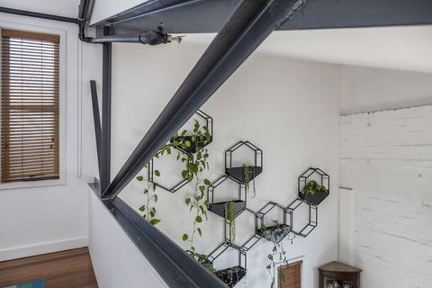 Fabulous Fitzroy Converted Warehouse - Kempsey Accommodation 2