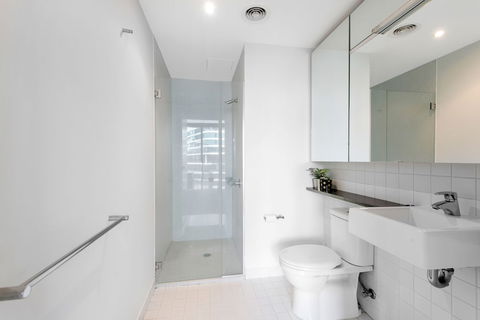 FARINA, 1BDR Docklands Apartment - Kempsey Accommodation 1