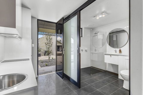 Aloha Central Premium Studios - Kempsey Accommodation 7