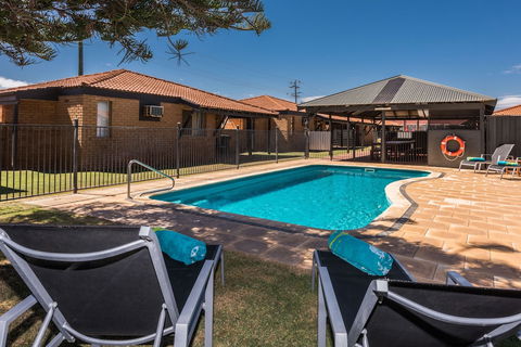 Geraldton's Ocean West - Kempsey Accommodation 1