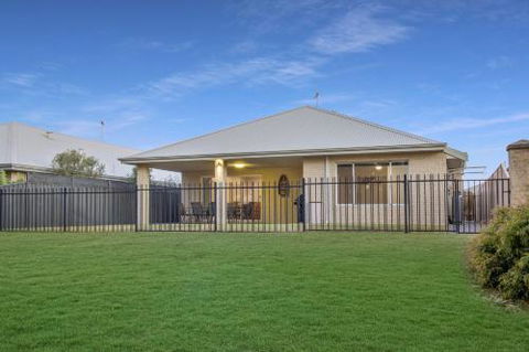 Fairway Isle - Kempsey Accommodation 3