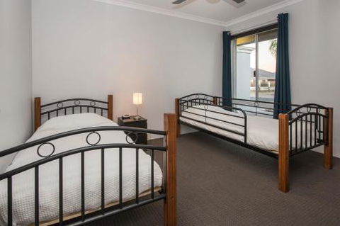 Fairway Isle - Kempsey Accommodation 5
